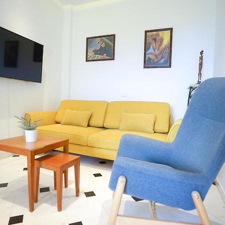 Fira Central Apartments With Veranda Bilik gambar
