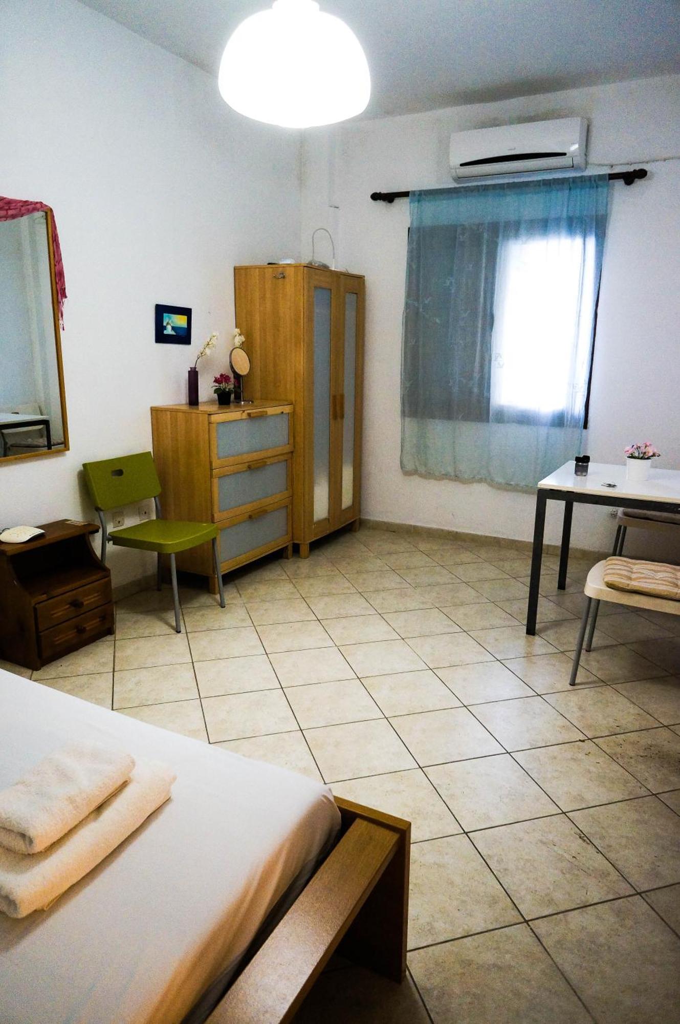 Fira Central Apartments With Veranda Bilik gambar